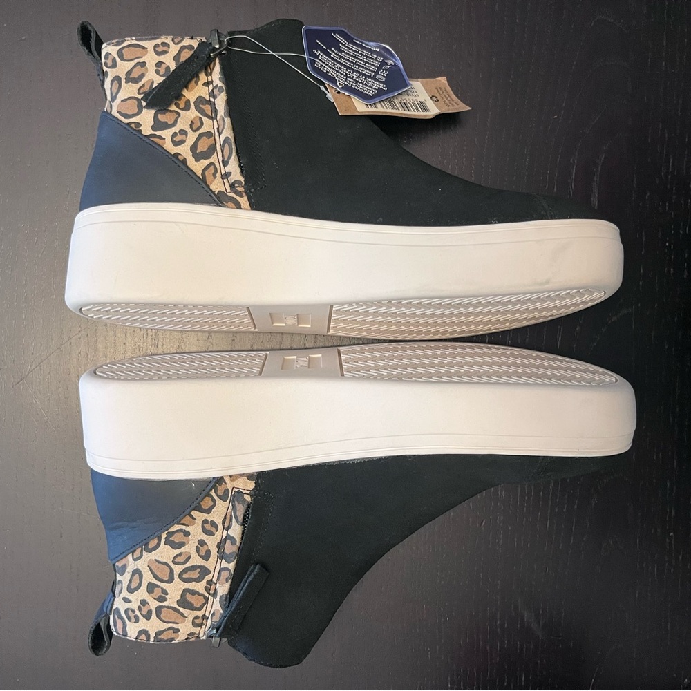 NWT TOMS Jamie Wedge Sneaker - Women's